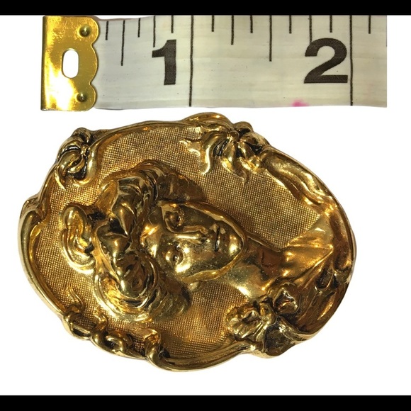VINTAGE gold tone  Victorian brooch pin with lady face - Picture 9 of 9